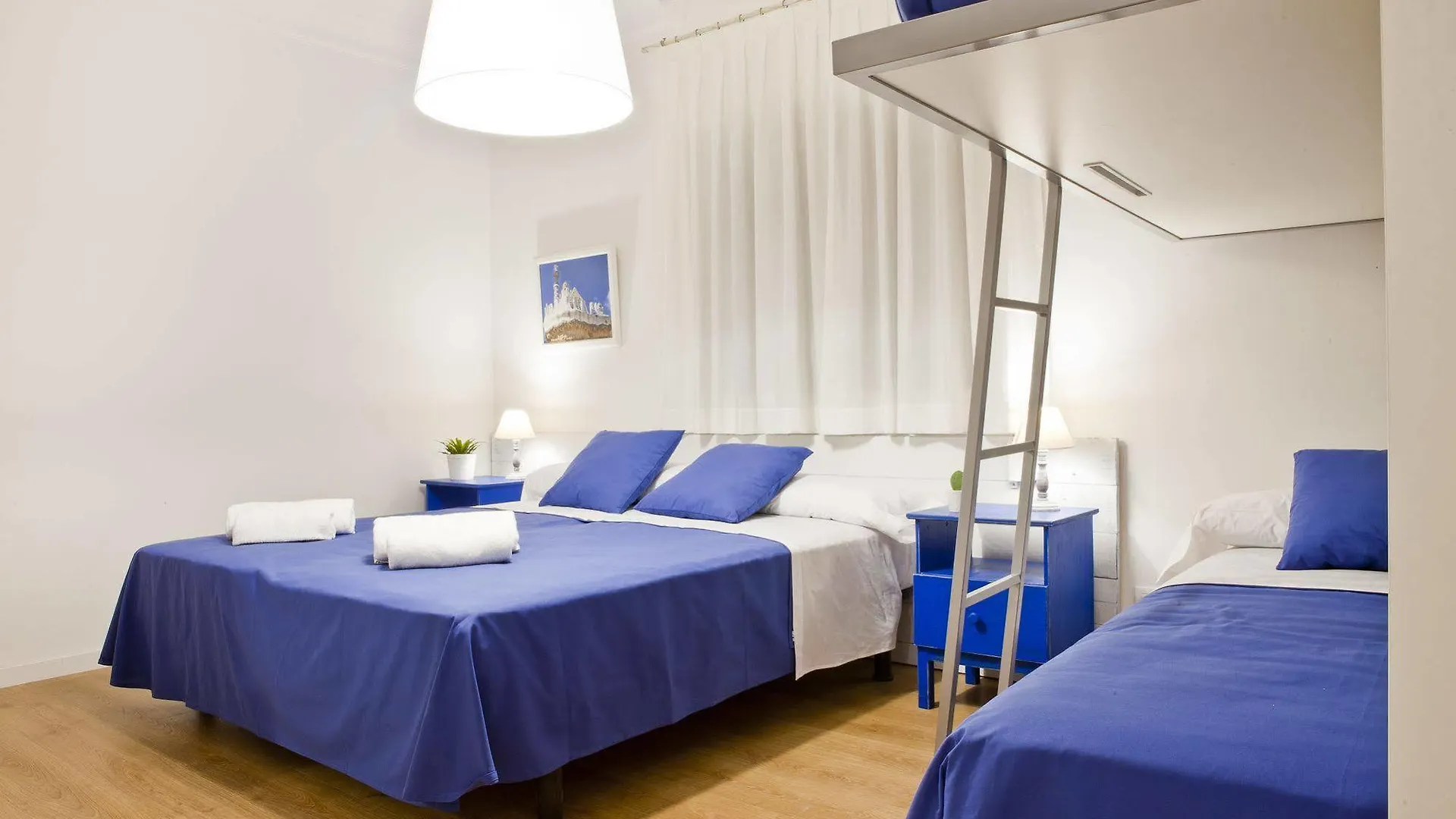 Bed and Breakfast Blue Barcelona 2*,